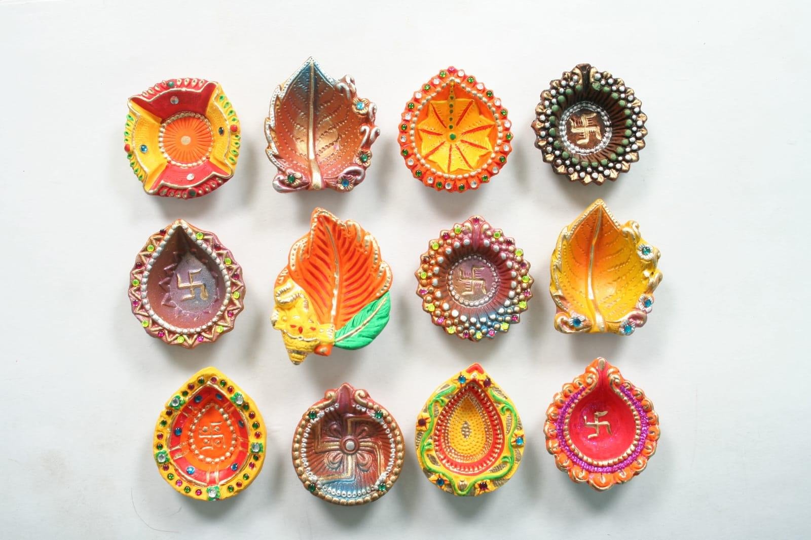 Decorated clay diya lamps