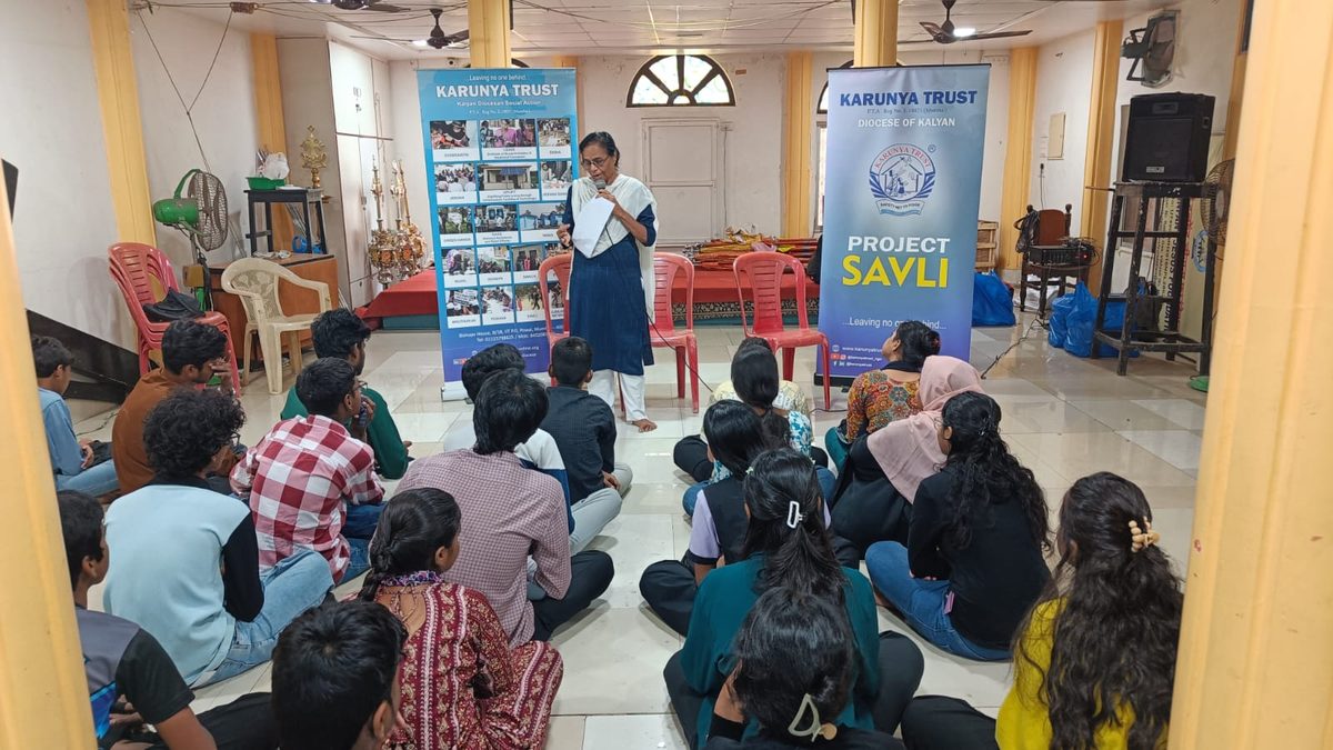 Children learning at a Karunya Trust education programme (photo 4 of 18)