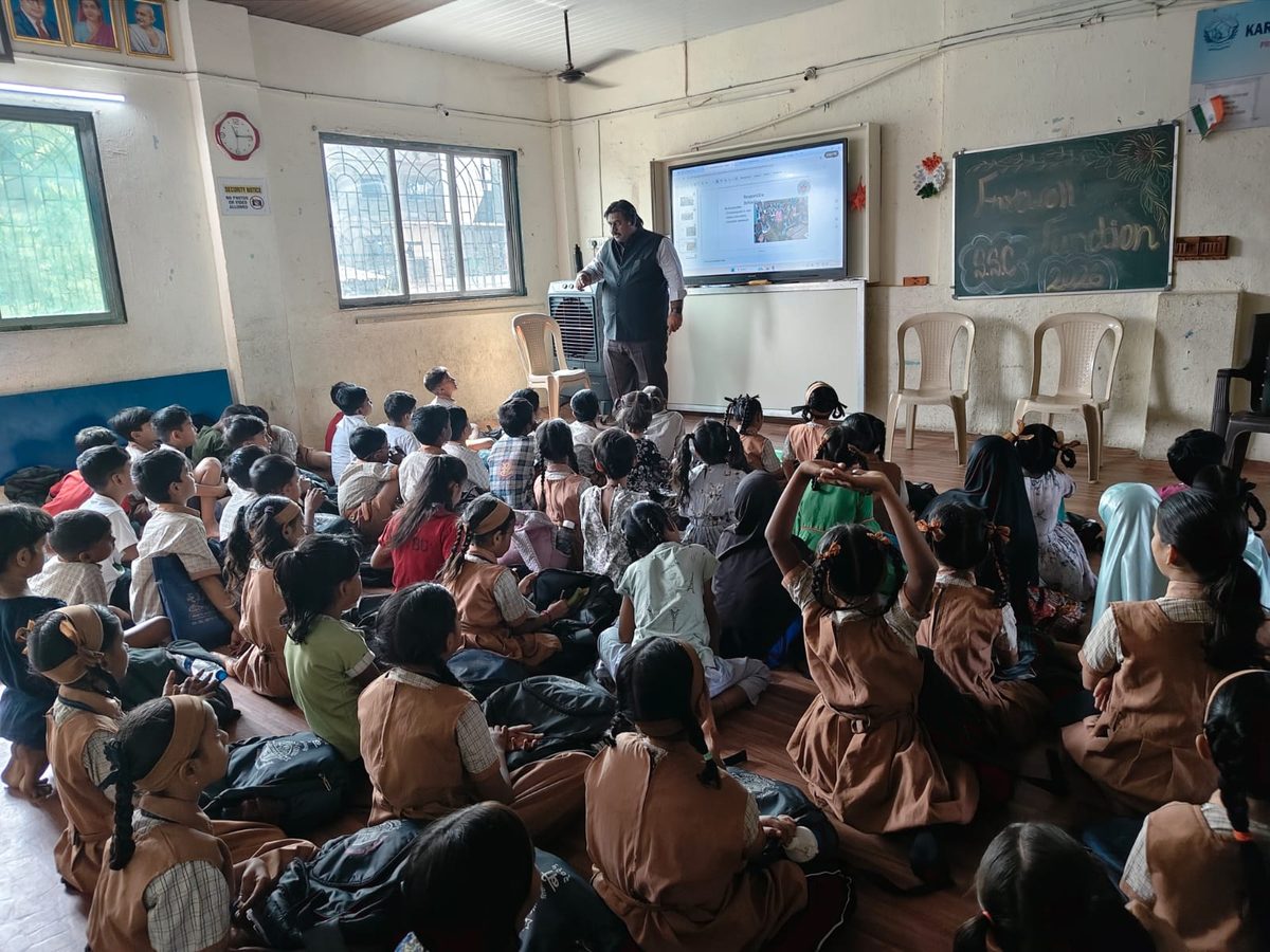 Children learning at a Karunya Trust education programme (photo 7 of 18)
